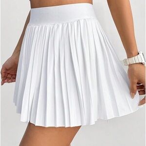 Elegant White Pleated Skirt
